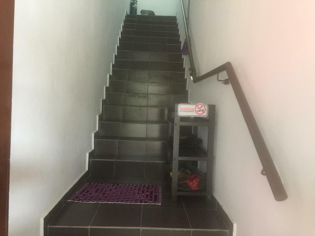 Jiaxin Hostel Ulu Tiram Exterior photo