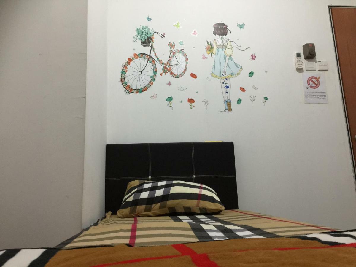Jiaxin Hostel Ulu Tiram Exterior photo